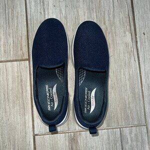 Skechers navy slip-on fabric sneakers - 8.5